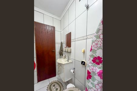 Casa de condomínio à venda com 239m², 5 quartos e 2 vagas Casa de condomínio à venda com 239m², 5 quartos e 2 vagasCasa 3 - Banheiro