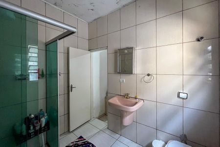 Casa de condomínio à venda com 239m², 5 quartos e 2 vagas Casa de condomínio à venda com 239m², 5 quartos e 2 vagasCasa 1 - Banheiro da Suite