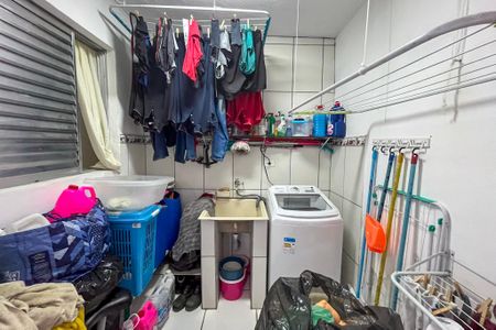 Casa de condomínio à venda com 239m², 5 quartos e 2 vagas Casa de condomínio à venda com 239m², 5 quartos e 2 vagasCasa 3 - Area de Serviço