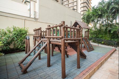 Apartamento para alugar com 250m², 3 quartos e 4 vagas Apartamento para alugar com 250m², 3 quartos e 4 vagasÁrea comum - Playground