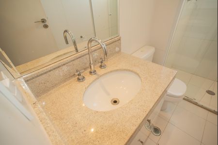 Apartamento para alugar com 250m², 3 quartos e 4 vagas Apartamento para alugar com 250m², 3 quartos e 4 vagasBanheiro da Suíte 2