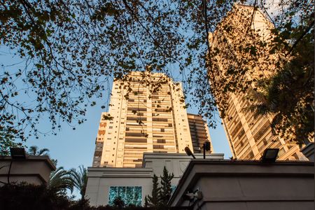 Apartamento para alugar com 250m², 3 quartos e 4 vagas Apartamento para alugar com 250m², 3 quartos e 4 vagasFachada