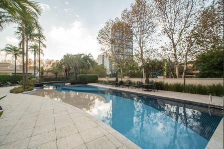 Apartamento para alugar com 250m², 3 quartos e 4 vagas Apartamento para alugar com 250m², 3 quartos e 4 vagasÁrea comum - Piscina