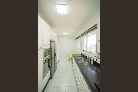 Apartamento para alugar com 250m², 3 quartos e 4 vagas Apartamento para alugar com 250m², 3 quartos e 4 vagasCozinha