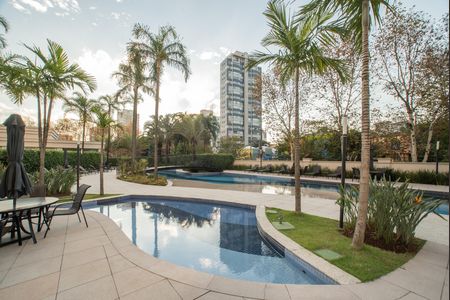 Apartamento para alugar com 250m², 3 quartos e 4 vagas Apartamento para alugar com 250m², 3 quartos e 4 vagasÁrea comum - Piscina