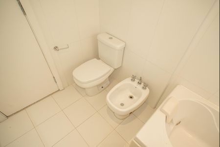 Apartamento para alugar com 250m², 3 quartos e 4 vagas Apartamento para alugar com 250m², 3 quartos e 4 vagasBanheiro da Suíte 3