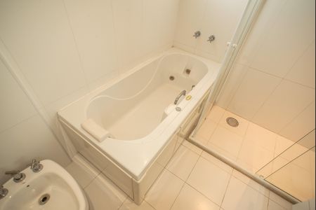 Apartamento para alugar com 250m², 3 quartos e 4 vagas Apartamento para alugar com 250m², 3 quartos e 4 vagasBanheiro da Suíte 3