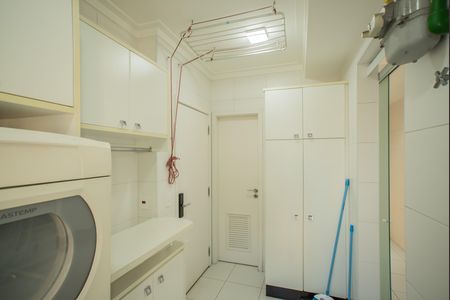 Apartamento para alugar com 250m², 3 quartos e 4 vagas Apartamento para alugar com 250m², 3 quartos e 4 vagasÁrea de Serviço