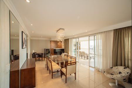 Apartamento para alugar com 250m², 3 quartos e 4 vagas Apartamento para alugar com 250m², 3 quartos e 4 vagasSala