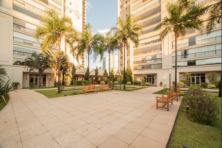 Apartamento para alugar com 250m², 3 quartos e 4 vagas Apartamento para alugar com 250m², 3 quartos e 4 vagasÁrea comum - Pátio central