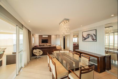 Apartamento para alugar com 250m², 3 quartos e 4 vagas Apartamento para alugar com 250m², 3 quartos e 4 vagasSala