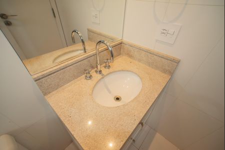 Apartamento para alugar com 250m², 3 quartos e 4 vagas Apartamento para alugar com 250m², 3 quartos e 4 vagasBanheiro da Suíte 1