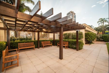 Apartamento para alugar com 250m², 3 quartos e 4 vagas Apartamento para alugar com 250m², 3 quartos e 4 vagasÁrea comum - Pátio central