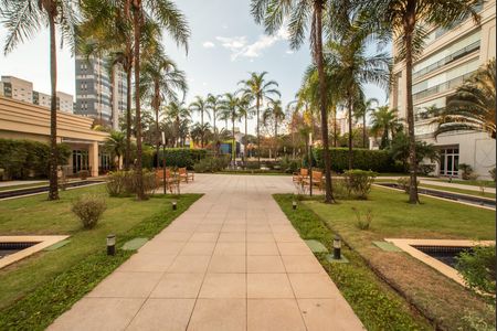 Apartamento para alugar com 250m², 3 quartos e 4 vagas Apartamento para alugar com 250m², 3 quartos e 4 vagasÁrea comum - Pátio central