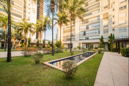 Apartamento para alugar com 250m², 3 quartos e 4 vagas Apartamento para alugar com 250m², 3 quartos e 4 vagasÁrea comum - Pátio central