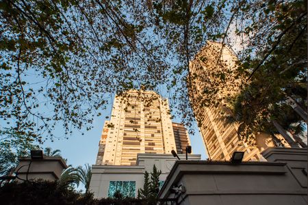 Apartamento para alugar com 250m², 3 quartos e 4 vagas Apartamento para alugar com 250m², 3 quartos e 4 vagasFachada