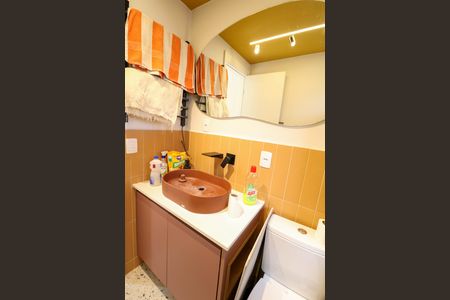 Apartamento à venda com 77m², 2 quartos e 1 vaga Apartamento à venda com 77m², 2 quartos e 1 vagaBanheiro da Suíte 2