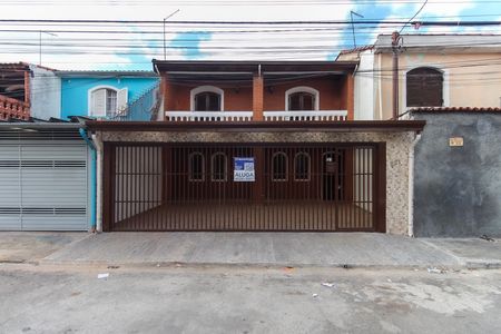 Casa para alugar com 115m², 2 quartos e 2 vagas Casa para alugar com 115m², 2 quartos e 2 vagasFachada