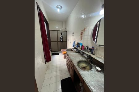 Casa à venda com 404m², 3 quartos e 4 vagasBanheiro 1