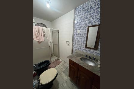 Casa à venda com 404m², 3 quartos e 4 vagasBanheiro de serviço