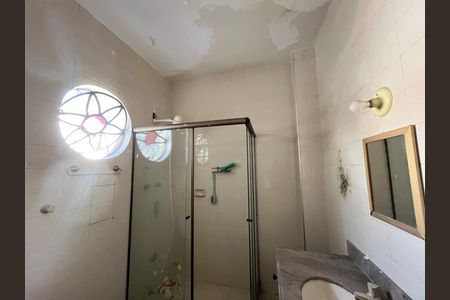Casa à venda com 404m², 3 quartos e 4 vagasBanheiro 2