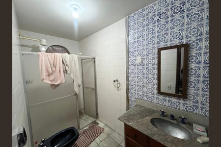 Casa à venda com 404m², 3 quartos e 4 vagasBanheiro de serviço