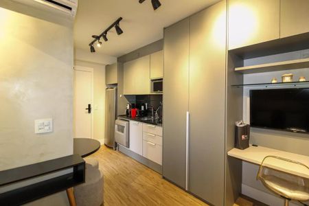 Studio à venda com 21m², 1 quarto e sem vaga Studio à venda com 21m², 1 quarto e sem vagaCozinha com móveis modernos e iluminação adequada.