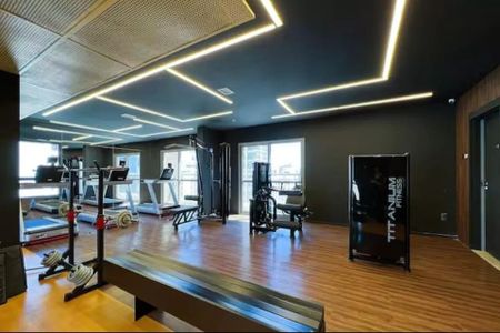 Studio à venda com 21m², 1 quarto e sem vaga Studio à venda com 21m², 1 quarto e sem vagaGinásio com equipamentos de treino e iluminação moderna.
