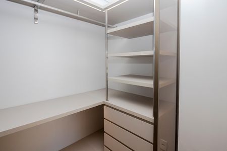 Apartamento para alugar com 140m², 3 quartos e 2 vagasCloset da Suíte 1