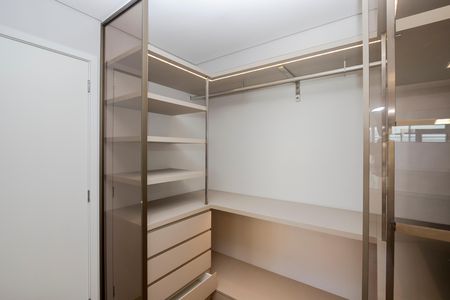 Apartamento para alugar com 140m², 3 quartos e 2 vagasCloset da Suíte 1