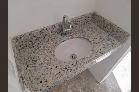 Banheiro de apartamento à venda com 2 quartos, 36m² em Jardim São Paulo, São Paulo