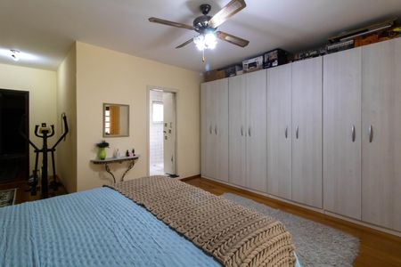 Casa à venda com 229m², 3 quartos e 2 vagas Casa à venda com 229m², 3 quartos e 2 vagasSuíte