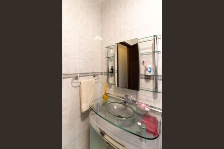 Casa à venda com 229m², 3 quartos e 2 vagas Casa à venda com 229m², 3 quartos e 2 vagasBanheiro