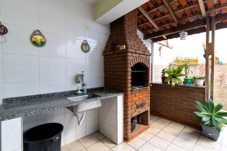 Casa à venda com 229m², 3 quartos e 2 vagas Casa à venda com 229m², 3 quartos e 2 vagasQuintal