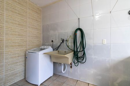 Casa à venda com 229m², 3 quartos e 2 vagas Casa à venda com 229m², 3 quartos e 2 vagasArea de Serviço