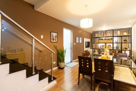 Casa à venda com 229m², 3 quartos e 2 vagas Casa à venda com 229m², 3 quartos e 2 vagasSala