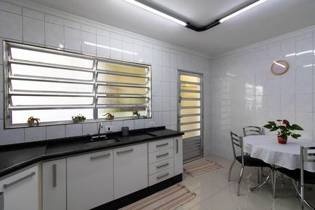 Casa à venda com 229m², 3 quartos e 2 vagas Casa à venda com 229m², 3 quartos e 2 vagasCozinha