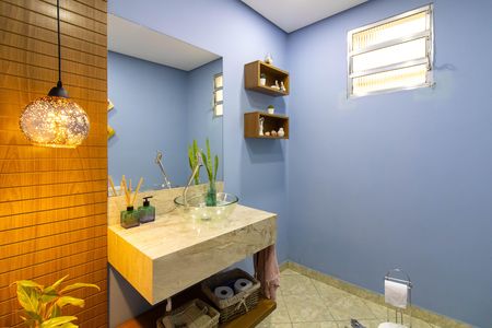 Casa à venda com 229m², 3 quartos e 2 vagas Casa à venda com 229m², 3 quartos e 2 vagasLavabo