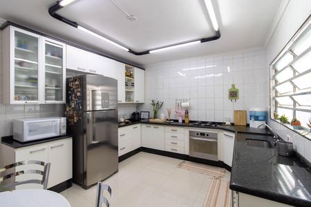 Casa à venda com 229m², 3 quartos e 2 vagas Casa à venda com 229m², 3 quartos e 2 vagasCozinha
