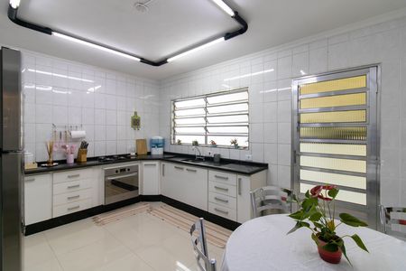 Casa à venda com 229m², 3 quartos e 2 vagas Casa à venda com 229m², 3 quartos e 2 vagasCozinha