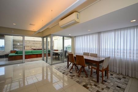 Apartamento à venda com 343m², 4 quartos e 4 vagasSala de Jantar da Cobertura