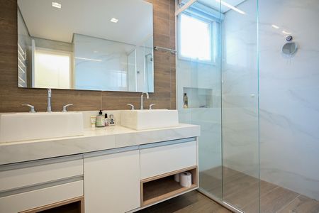 Apartamento à venda com 343m², 4 quartos e 4 vagasBanheiro da Suíte  3