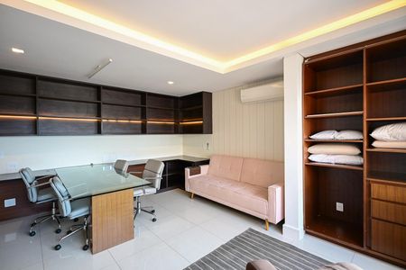 Apartamento à venda com 343m², 4 quartos e 4 vagasEscritório/Quarto da Cobertura