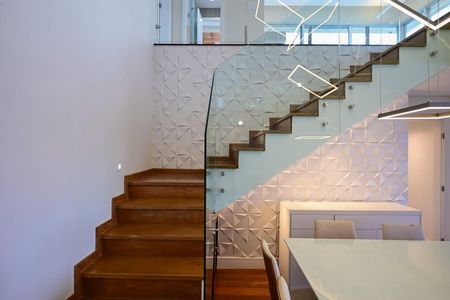 Apartamento à venda com 343m², 4 quartos e 4 vagasEscada