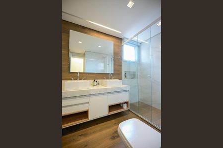 Apartamento à venda com 343m², 4 quartos e 4 vagasBanheiro da Suíte  3