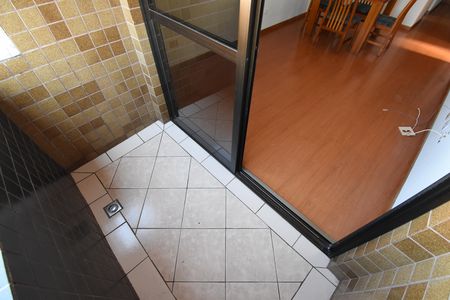 Sacada da Sala de apartamento para alugar com 2 quartos, 62m² em Batel, Curitiba