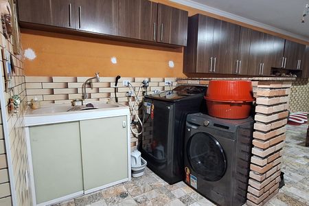 Casa à venda com 240m², 3 quartos e 3 vagas Casa à venda com 240m², 3 quartos e 3 vagasLavanderia