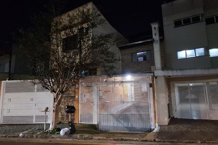 Casa à venda com 240m², 3 quartos e 3 vagas Casa à venda com 240m², 3 quartos e 3 vagasFachada