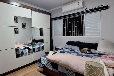 Casa à venda com 240m², 3 quartos e 3 vagas Casa à venda com 240m², 3 quartos e 3 vagasQuarto 1