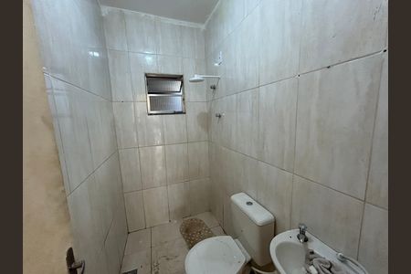 Banheiro de kitnet/studio para alugar com 1 quarto, 35m² em Honório Gurgel, Rio de Janeiro